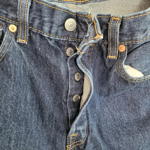 Classic Levi's 501 Men's Blue Jeans Button Fly Dark Wash 32x30 - Picture 4 of 7